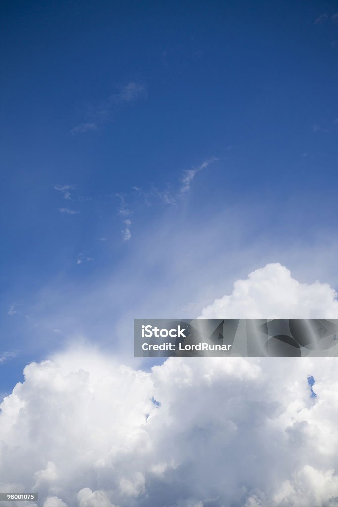Nubes bien iluminada - Foto de stock de Aire libre libre de derechos