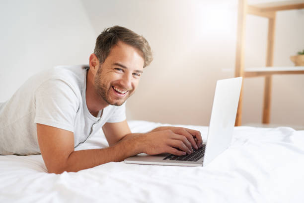 istock Waking up with the world at my fingers 980012626