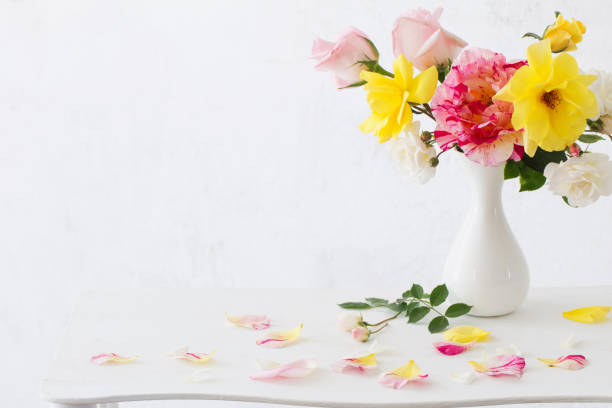 istock roses oin vase on white background 980039438