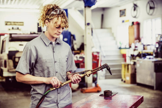 istock Female auto mechanic preparing gas welding torch 980042420