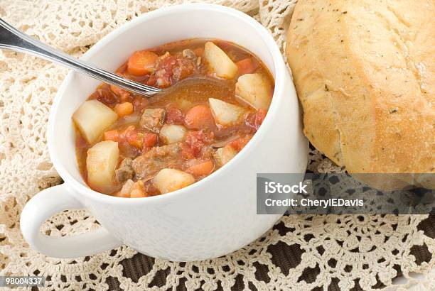 Schüssel Mit Hausgemachter Rindfleischeintopf Stockfoto und mehr Bilder von Brotsorte - Brotsorte, Eintopf, Erfrischung