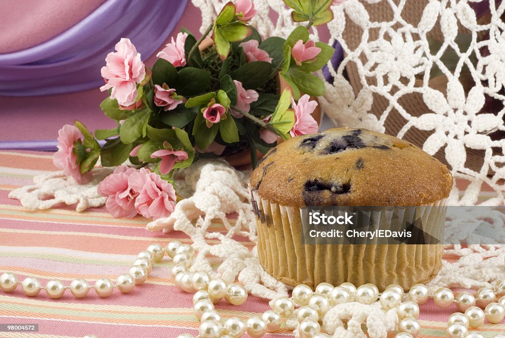 Muffin ai mirtilli su sfondo Vintage - Foto stock royalty-free di Bianco