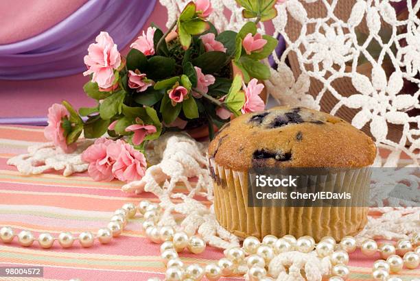 Muffin Ai Mirtilli Su Sfondo Vintage - Fotografie stock e altre immagini di Bianco - Bianco, Cibo, Composizione orizzontale