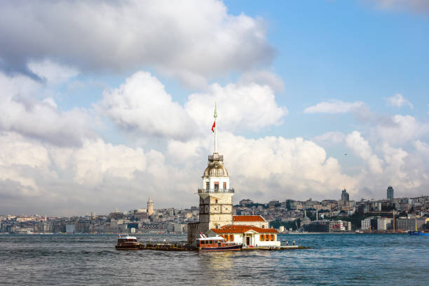 istock Maiden's Tower in Istanbul with long exposure 980058100