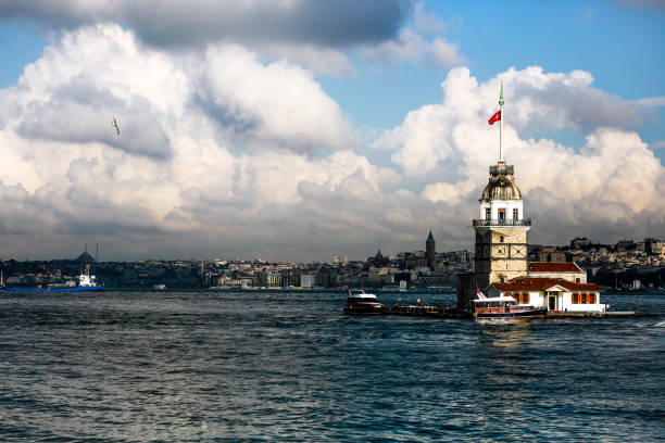 istock Maiden tower with old city istanbul background. 980058106