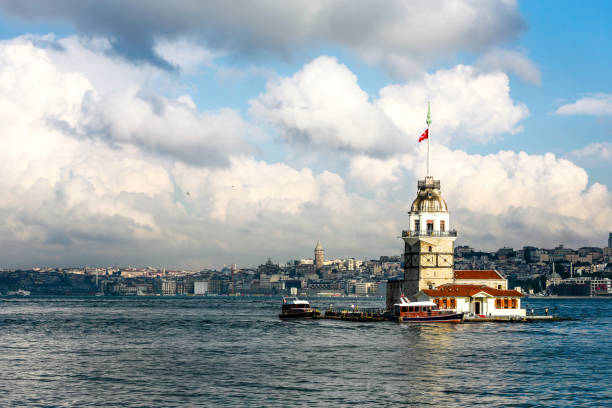 istock Maiden tower with old city istanbul background. 980058110