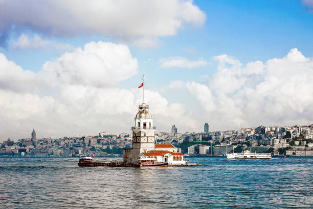 istock Maiden's Tower in Istanbul with long exposure 980058118