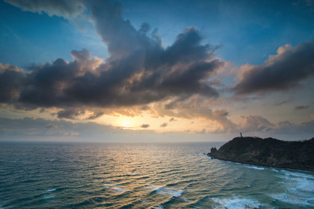 istock Sunrise in Dai Lanh lighthouse 980067608