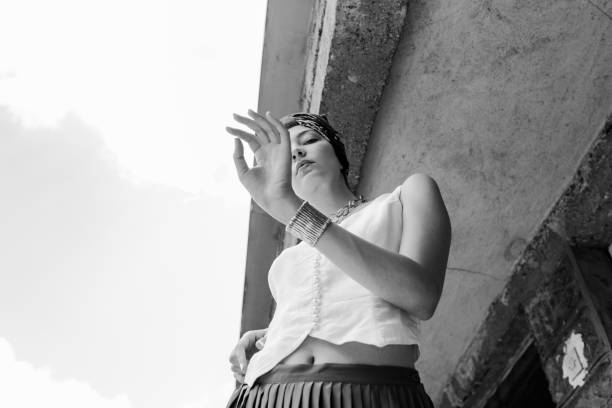 istock Young lady with turban 980067614