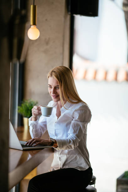 istock Business woman having coffee and checking mailbox 980118066