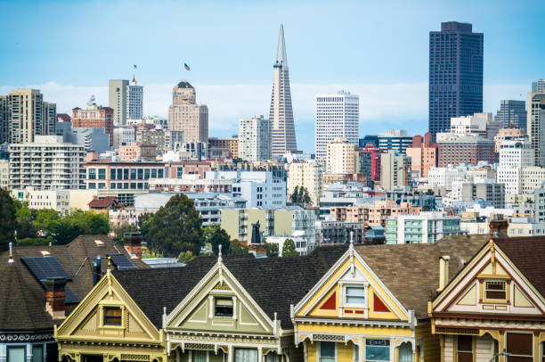 istock Pyramid Patterns in San Francisco California Skyline 980126924