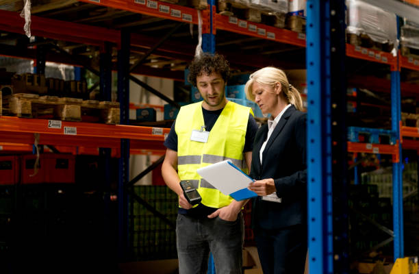 istock Supervisor and employee at warehouse 980191912