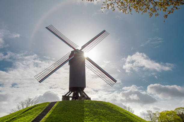 tradycyjny wiatrak - belgium bruges windmill europe zdjęcia i obrazy z banku zdjęć