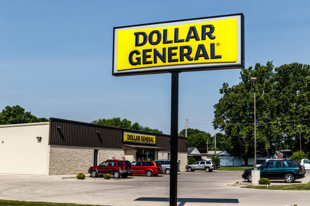 Dollar General Retail Location. Dollar General is a Small-Box Discount Retailer III Logansport - Circa June 2018: Dollar General Retail Location. Dollar General is a Small-Box Discount Retailer III loudon stock pictures, royalty-free photos & images