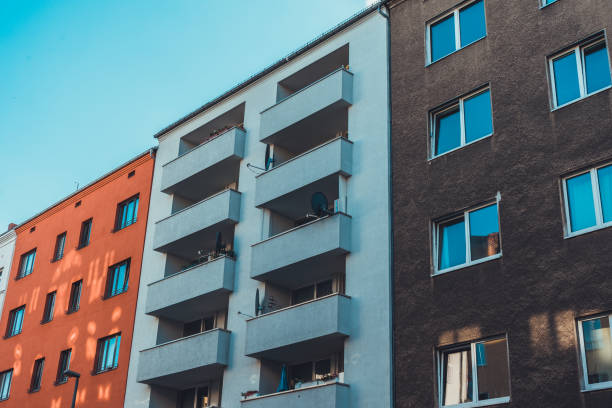 orange, brown and white plattenbau row houses at germany - plattenbau homes architectural detail architecture and buildings imagens e fotografias de stock