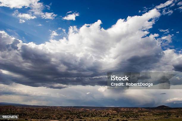 Tempesta Nuvole Nel Deserto - Fotografie stock e altre immagini di Ambientazione esterna - Ambientazione esterna, Composizione orizzontale, Deserto