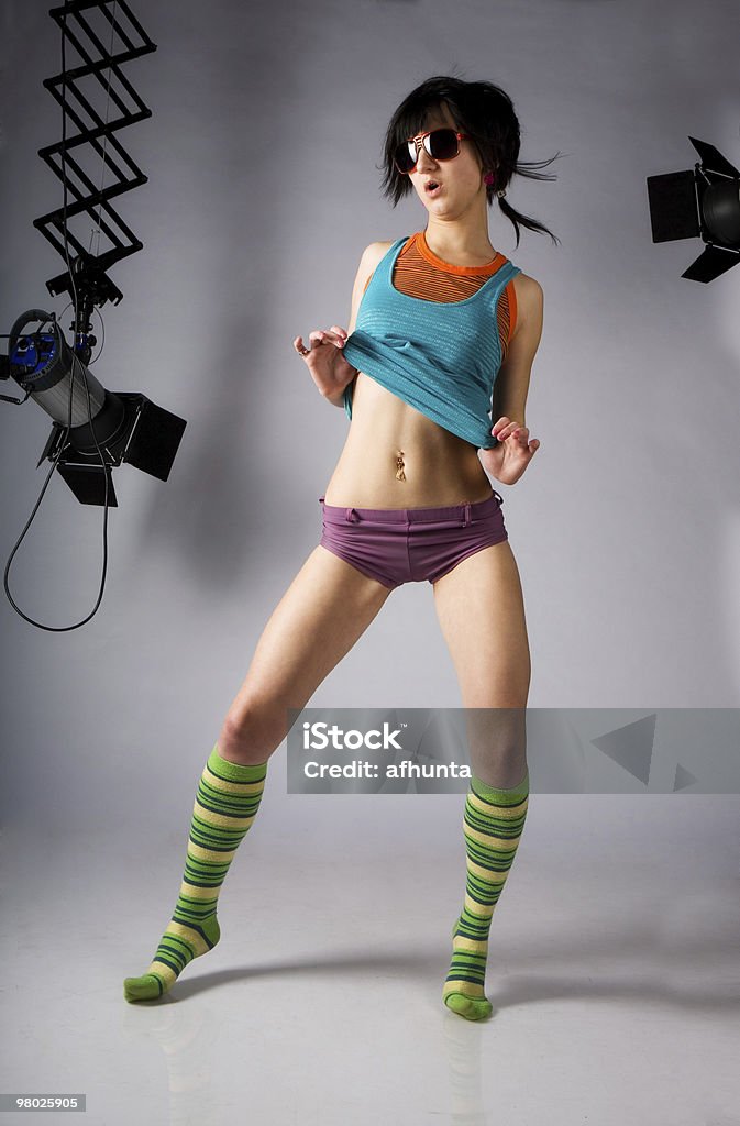 Modello femminile in posa - Foto stock royalty-free di Adulto