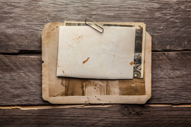 istock Vintage blank photo 980272088