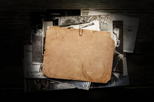 istock Vintage blank photo 980272106