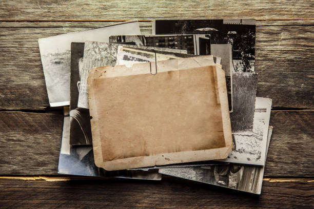 istock Vintage blank photo 980272118