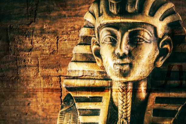 istock Stone pharaoh tutankhamen mask 980272394