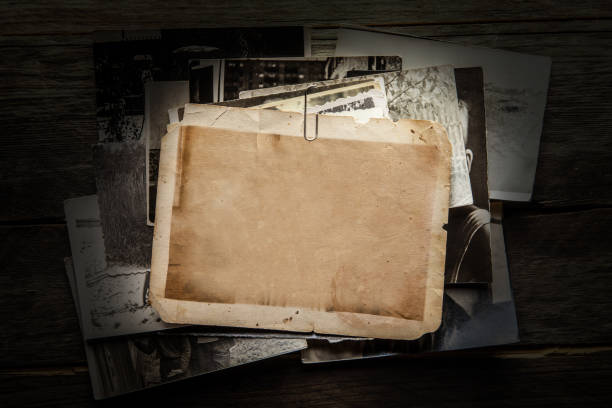 istock Vintage blank photo 980272886