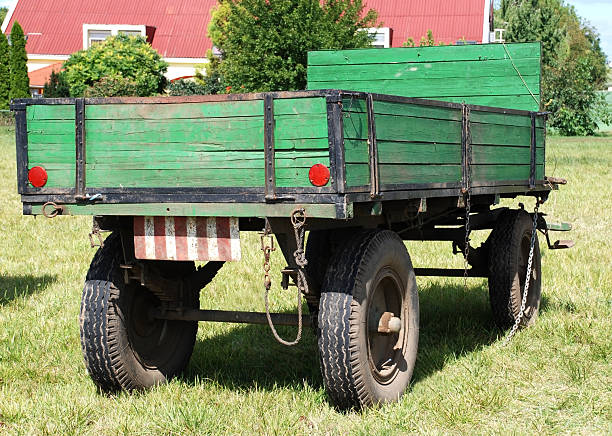 istock old horse carriage 98031605