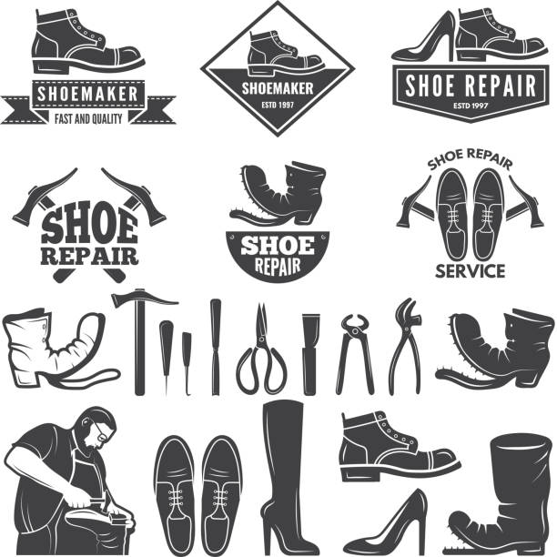 구두 수리에 대 한 다양 한 도구의 흑백 삽화입니다. 레이블 또는 의류 공장에 대 한 아이콘 - shoe repairer illustrations stock illustrations