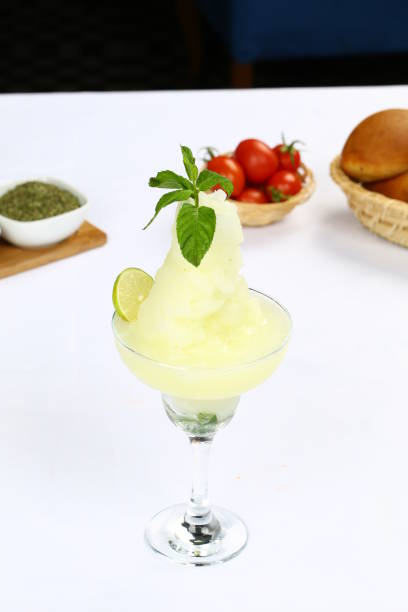 istock Cold Refreshing Lime Frozen Margarita 980330310