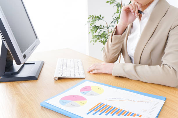 istock Working woman in office 980408776