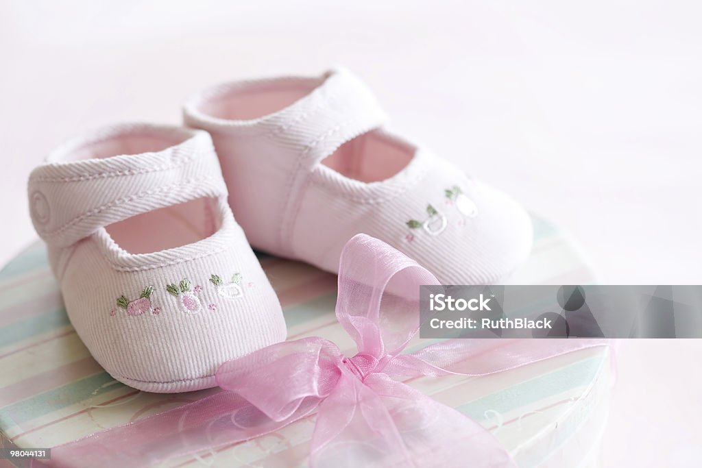 Różowy baby buty - Zbiór zdjęć royalty-free (Baby Shower)