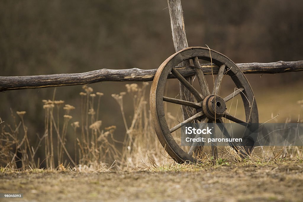 old wagon wheel - Lizenzfrei Agrarbetrieb Stock-Foto