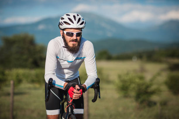 istock Roadbike man take a break from ride 980451376