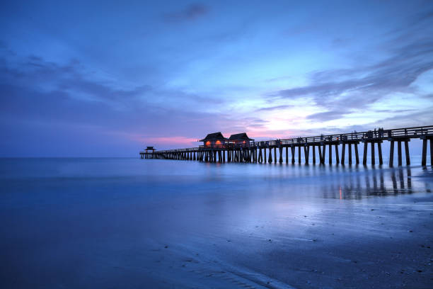 istock Pink and purple sunset over the Naples Pier 980461782
