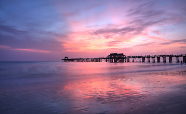 istock Pink and purple sunset over the Naples Pier 980461848