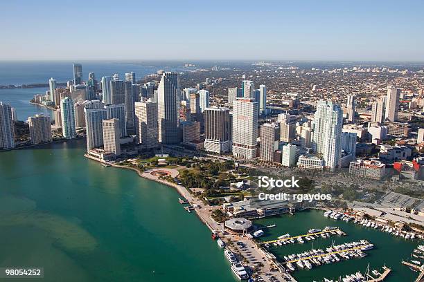 Vista Aérea De La Ciudad De Miami Foto de stock y más banco de imágenes de Aire libre - Aire libre, Arquitectura, Arquitectura exterior