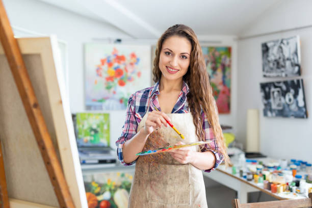 istock Young woman drawing in art studio 980595866