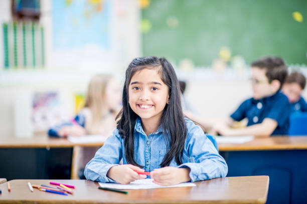 istock Girl In Art Class 980596976