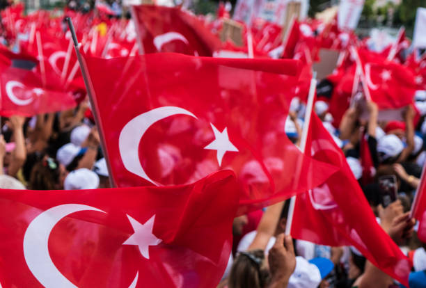 grupo grande de banderas turcas - himno nacional turco fotografías e imágenes de stock