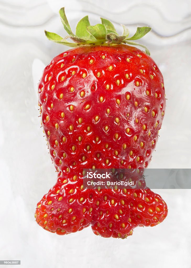 Cibo frutta fragola - Foto stock royalty-free di Deformato