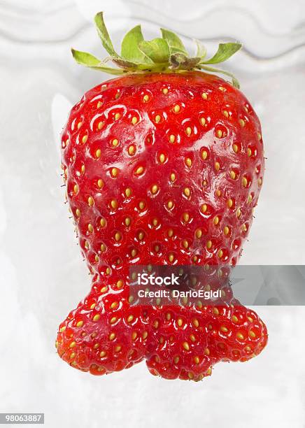 Cibo Frutta Fragola - Fotografie stock e altre immagini di Deformato - Deformato, Frutta, Cibo