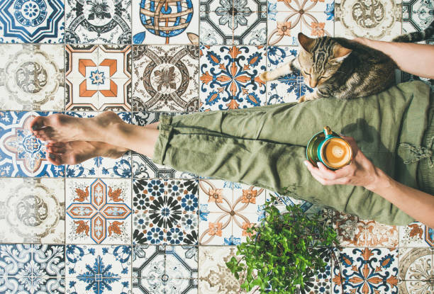 istock Woman, coffe and cat 980663752