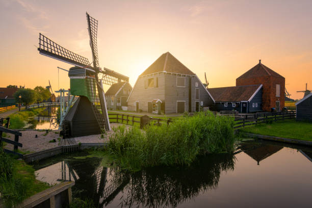 istock Traditional farm over at the zaanse schans 980701840