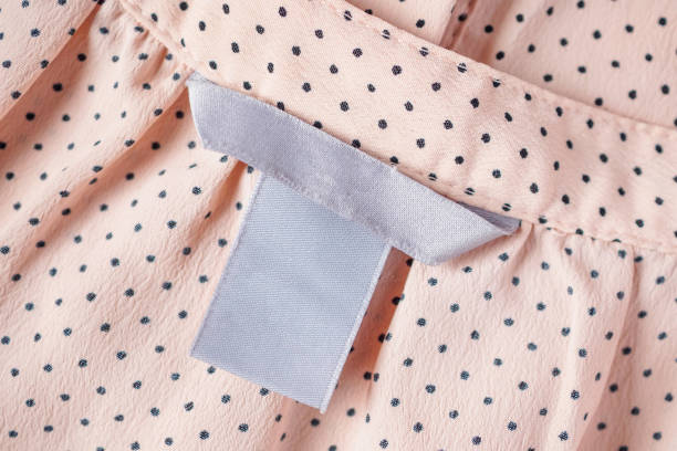 istock Blank Clothing label closeup on fabric texture 980702402