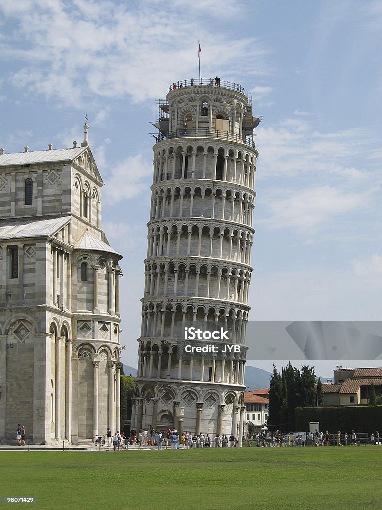 A Itália  > Pisa >  Tower - Foto de stock de Agosto royalty-free