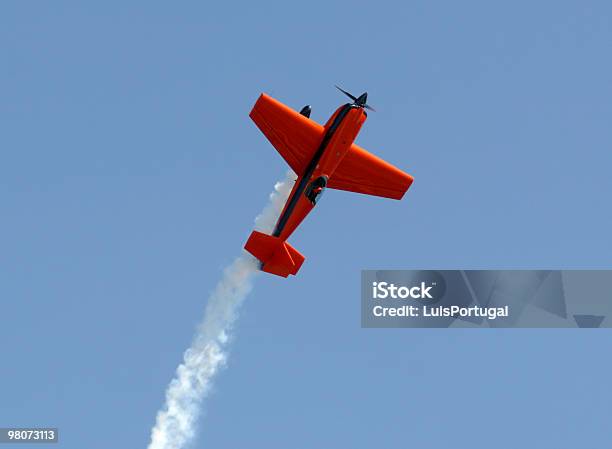 Plano De Orange Foto de stock y más banco de imágenes de Acontecimiento - Acontecimiento, Acrobacia aérea, Ala de avión