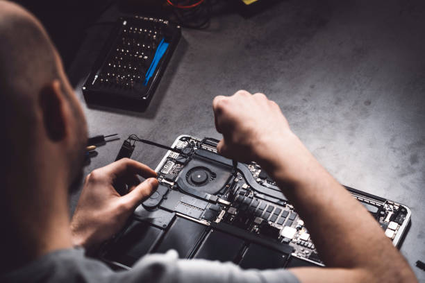 istock Motherboard repair on laptop 980731322