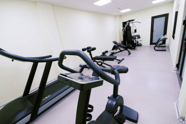 istock Small affordable home gym 980739160