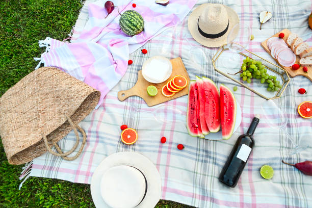 istock Picnic with white wine on green grass 980795986