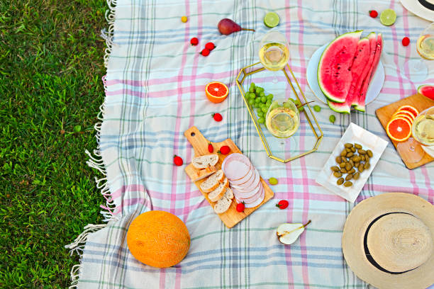 istock Picnic with white wine on green grass 980796306